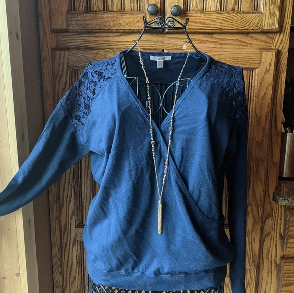 Roz & Ali Tops - Sweet Roz & Ali blue top, faux wrap, lace shoulder